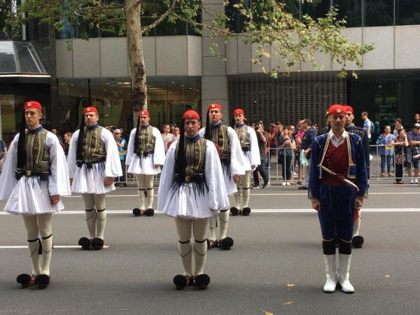 «Σείστηκε» το Σίδνεϋ από τους Έλληνες Εύζωνες – Γέμισαν με υπερηφάνεια και ευγνωμοσύνη τους ομογενείς (εικόνες, βίντεο)